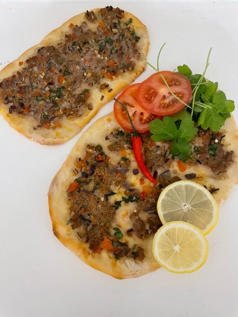 Lahmacun turkkilainen pizza