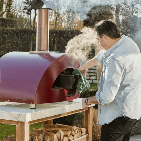 Alfa Forni Moderno puulämmitteinen pizzauuni käytössä