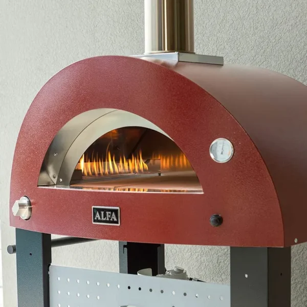 Alfa Forni moderno hybridikäyttöinen pizzauuni ja jalusta käytössä.