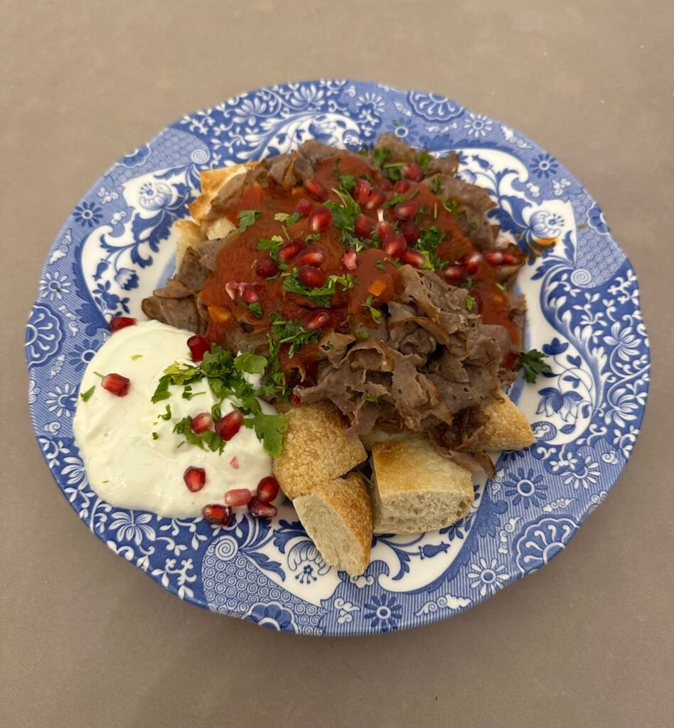 Kebabkastike on tärkeä osa kebabannosta. Resepti jogurttikastike kebabille ja tomaattikastike kebabille.