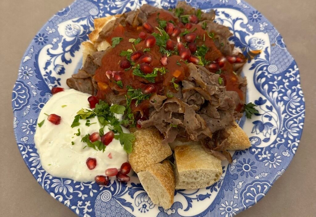 Kebabkastike on tärkeä osa kebabannosta. Resepti jogurttikastike kebabille ja tomaattikastike kebabille.